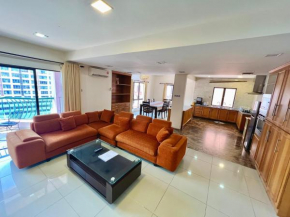 PENTHOUSE MARINA COURT VACATION HOME 4 BEDROOMS KOTA KINABALU 14pax